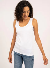 Load image into Gallery viewer, Model wearing Saint James - Bastia III in BIanca.