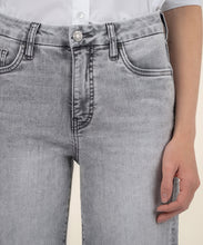 Load image into Gallery viewer, Model wearing Kut From The Kloth - MEG HIGH RISE FAB AB WIDE LEG BACK FORWARD CLEAN KG2149MA1 in Stride