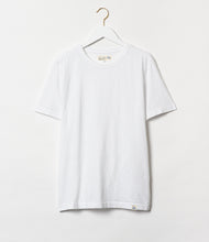 Load image into Gallery viewer, Merz B. Schwanen - Good Basics Unisex T-shirt in White.