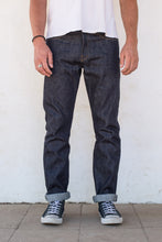 Load image into Gallery viewer, Model wearing Freenote Rios Denim