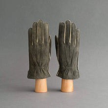 Load image into Gallery viewer, Thomas Riemer - Gentlemen's Sporty Gloves From Walnut Goatskin - Lined with Cashmere in Walnut.