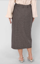 Load image into Gallery viewer, Sadie &amp; Sage - Outta Here Houndstooth Midi Skirt
