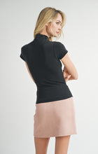 Load image into Gallery viewer, Model wearing Sadie &amp; Sage Dua SS Knit Top in Black - back.
