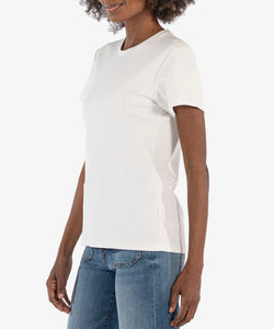 Model wearing Kut from the Kloth - Remington - Scoop Neck S/S T-Shirt in Ivory.