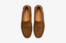 Load image into Gallery viewer, Oliver Cabell Men&#39;s Driving Loafers in Chestnut.
