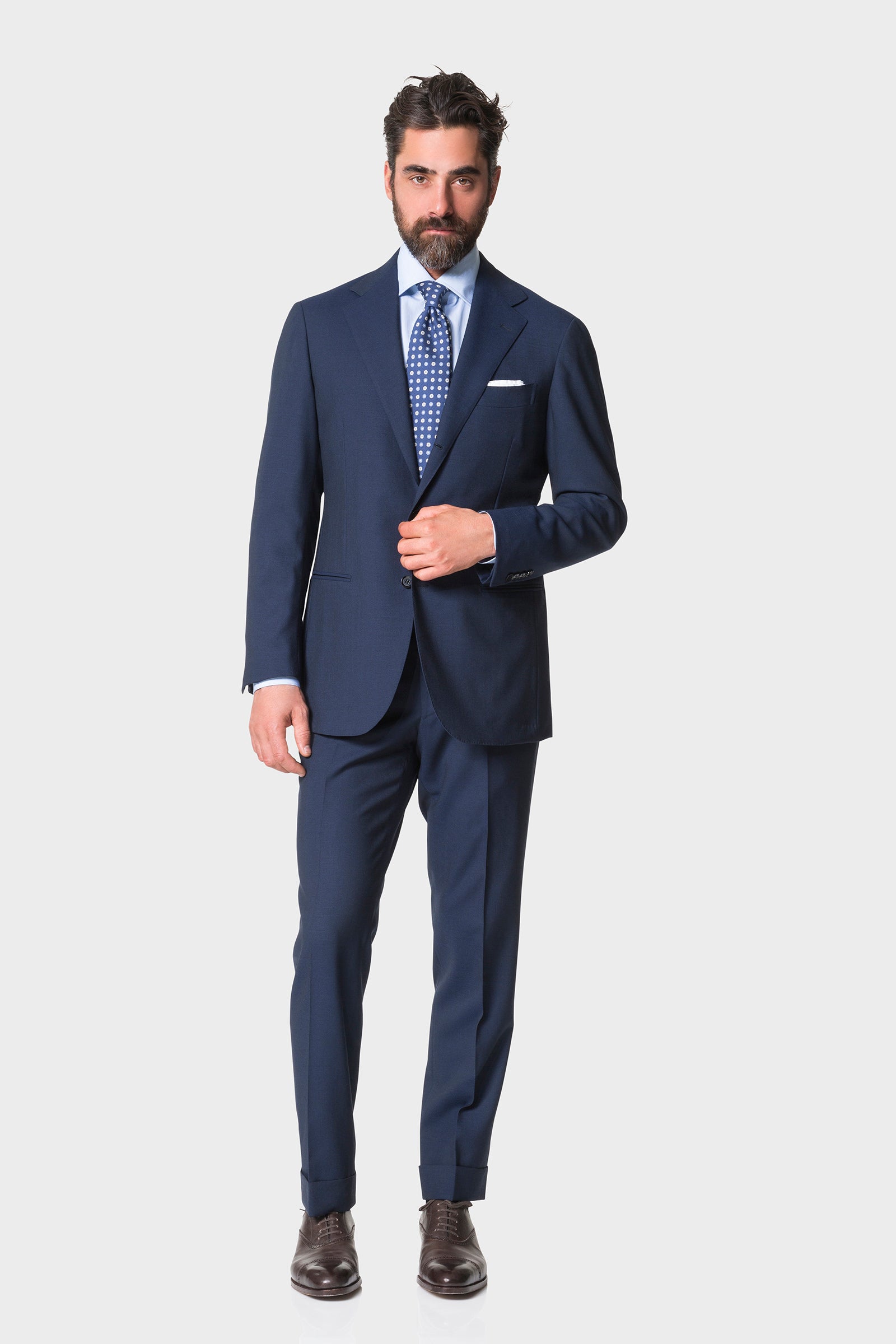 Model wearing Ring Jacket Calm Twist suit - navy.