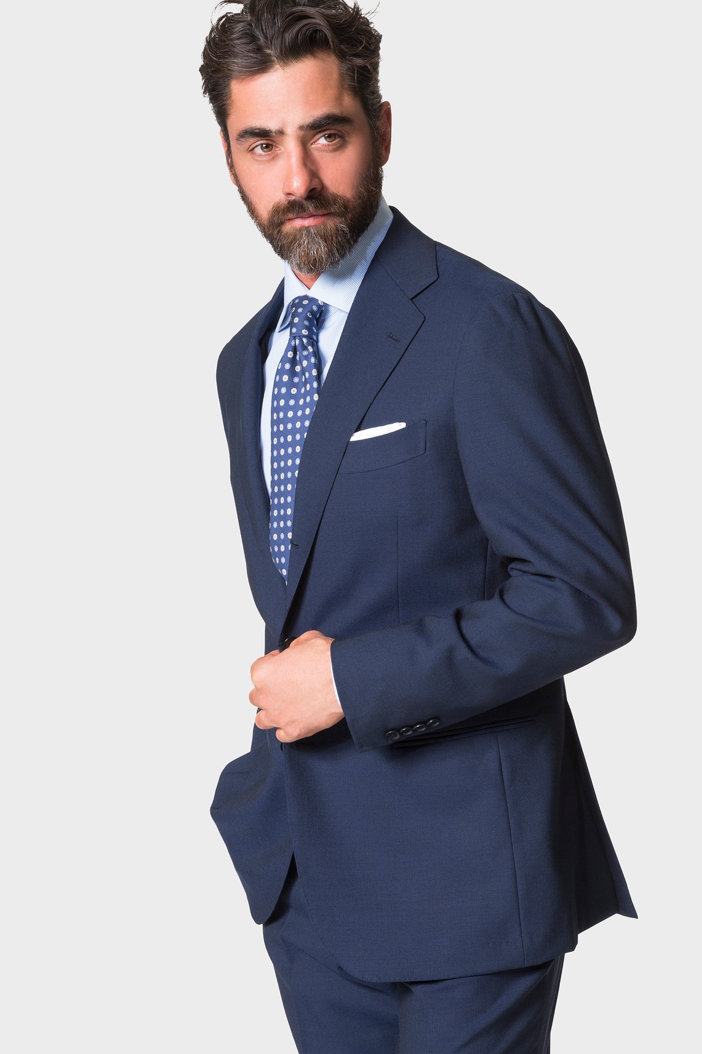Model wearing Ring Jacket Calm Twist suit - navy.
