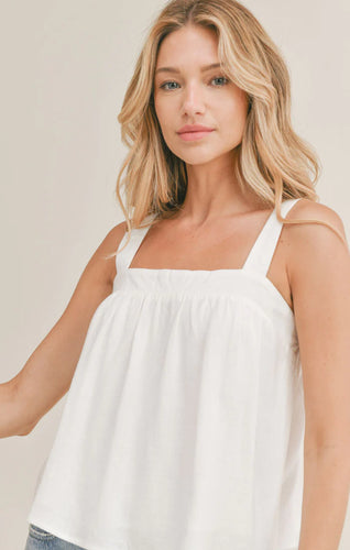 Model wearing Sadie & Sage - East Hampton Tank in Ivory.
